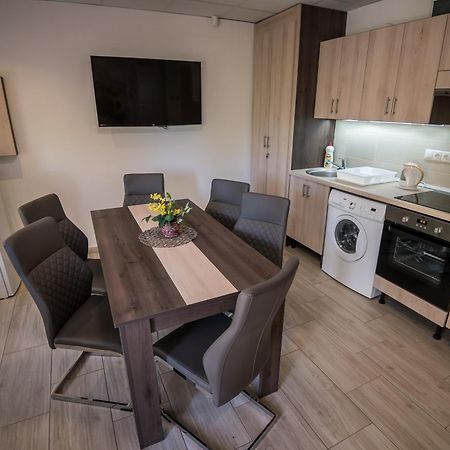 Mokka Apartman Seghedin Exterior foto