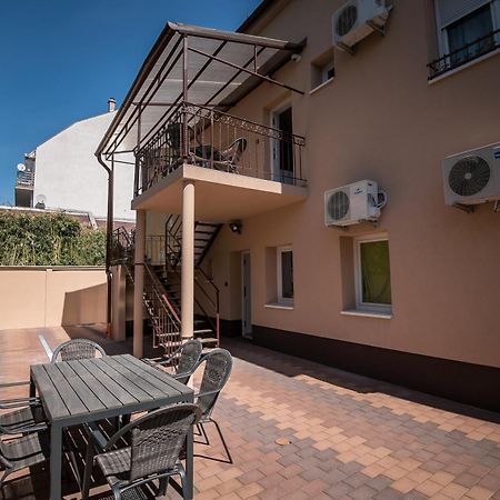 Mokka Apartman Seghedin Exterior foto