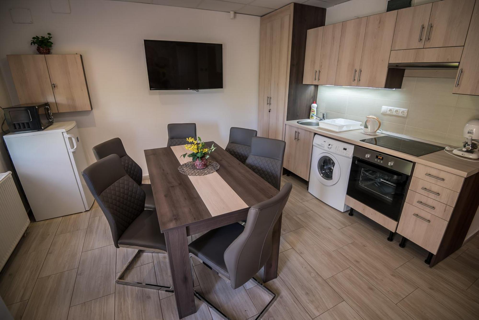 Mokka Apartman Seghedin Exterior foto