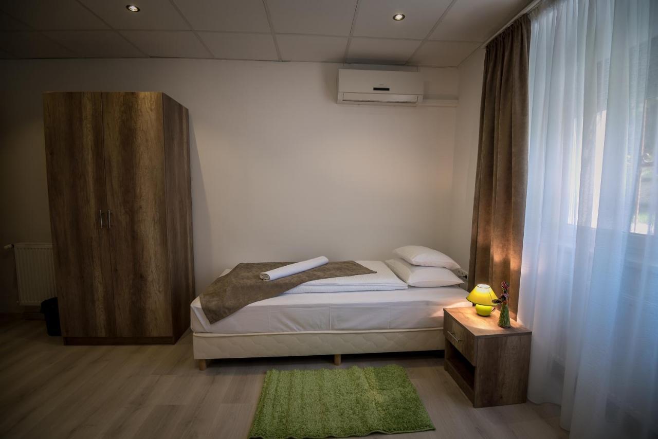 Mokka Apartman Seghedin Exterior foto