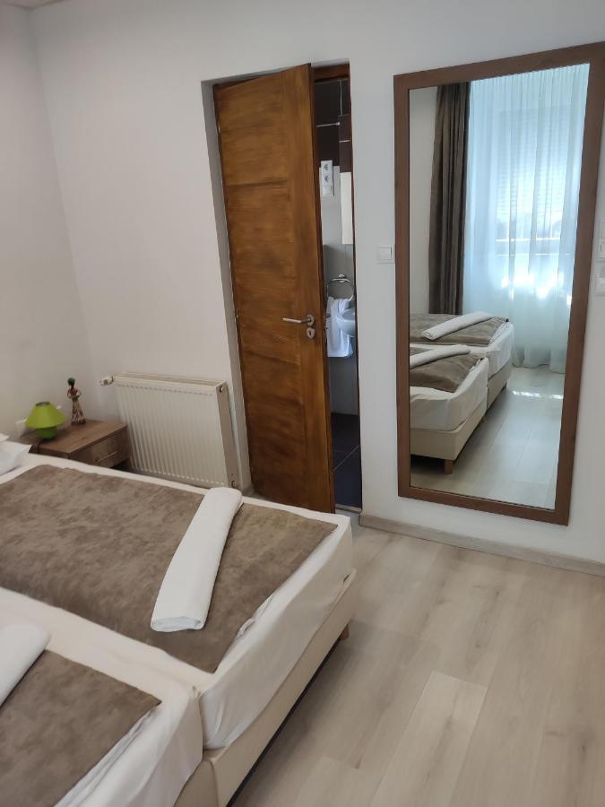 Mokka Apartman Seghedin Exterior foto