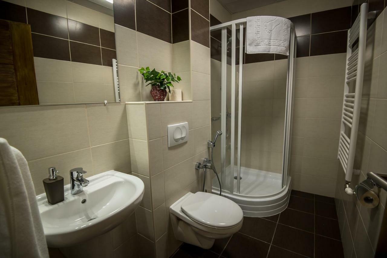 Mokka Apartman Seghedin Exterior foto